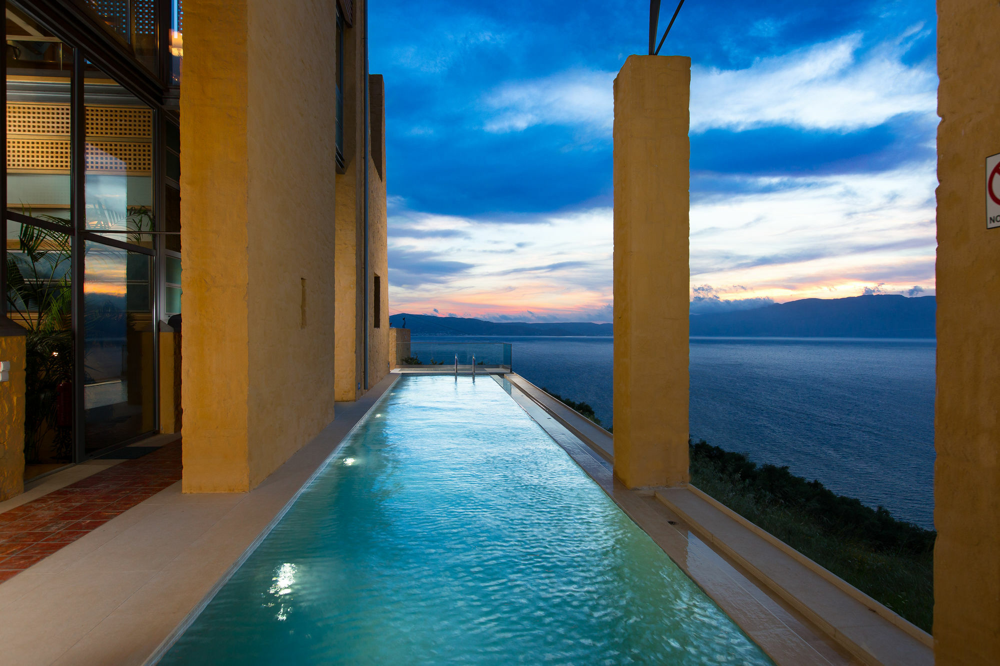 Athina Epavlis - Ethereal Charm Of Blue Horizons Ravdhoúkha Buitenkant foto